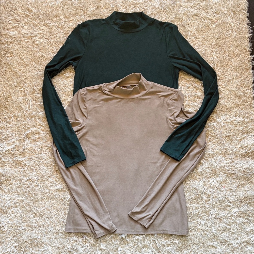 2 Beyond Yoga light weight mock neck tops Medium